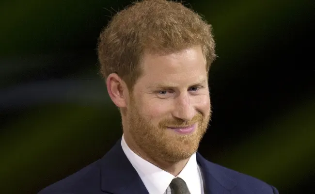 UK, l'ombra di Harry sull'incoronazione di Carlo: per i bookie il principe sarà sul balcone reale, si scommette sull'apparizione a sorpresa di Meghan
