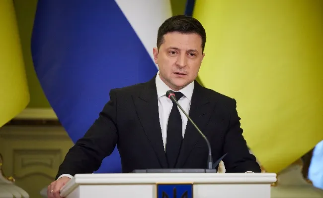 Nobel per la Pace: i bookmaker premiano Zelensky, ma Papa Francesco punta al primo successo per un pontefice