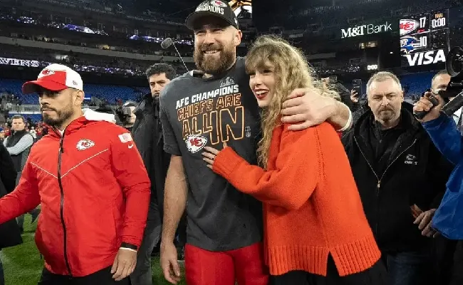 Super Bowl, gli occhi dei bookmaker su Taylor Swift e Travis Kelce: in quota la proposta di matrimonio