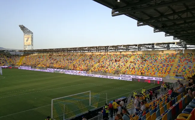 Serie B: Spezia in pole per la promozione, la Cremonese insegue in quota. Playout, il Frosinone avanti nel testa a testa con la Salernitana