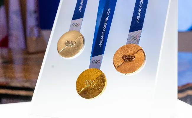 Olimpiadi Milano-Cortina, Mosaner-Constantini ancora coppia d'oro del curling: un italiano su tre punta sul bis azzurro