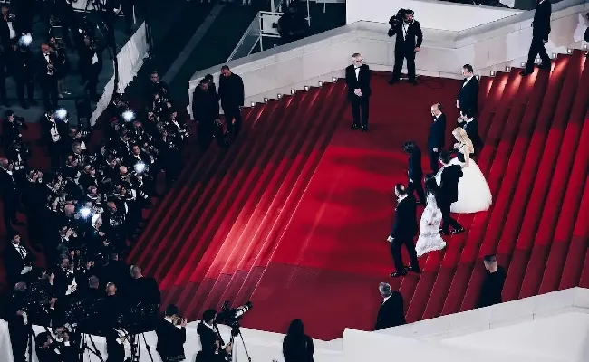 Festival di Cannes, dopo i 20 minuti di standing ovation la Bola Negra risale nei pronostici Sisal: da quota 25 ora diventa il film favorito a 2,50