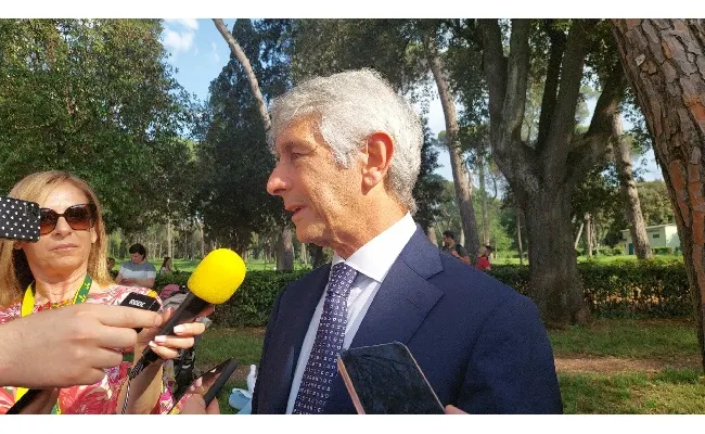 Piazza di Siena, Abodi (min. Sport): “Spero di esserci per le finali di Inter, Roma e Fiorentina. La riforma della giustizia sportiva? Ci sarà nei tempi e nei modi giusti”