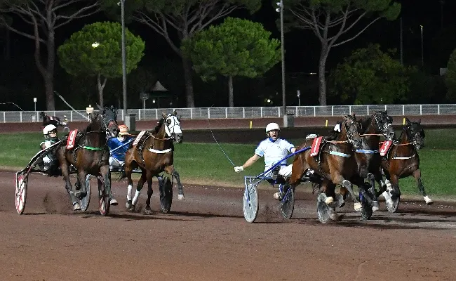Ippica: sabato sera all'ippodromo Snai Sesana, con tutte le corse dedicate all'Avis e il ricordo di Alessia Franchini