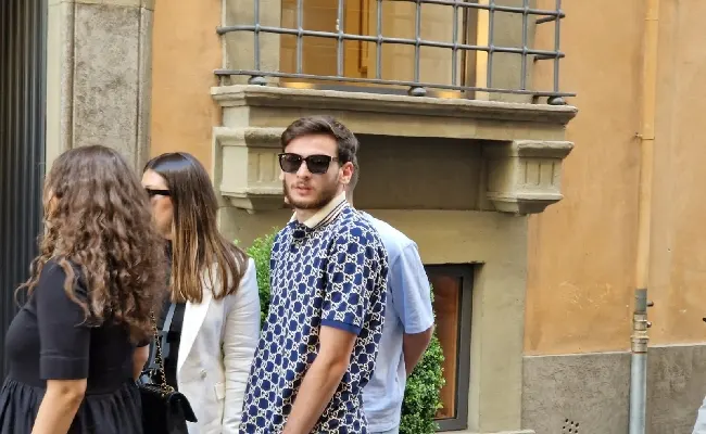 Piazza di Siena: alla sfilata del Polo c'è Kvaratskhelia, tripudio tifosi tra selfie e autografi
