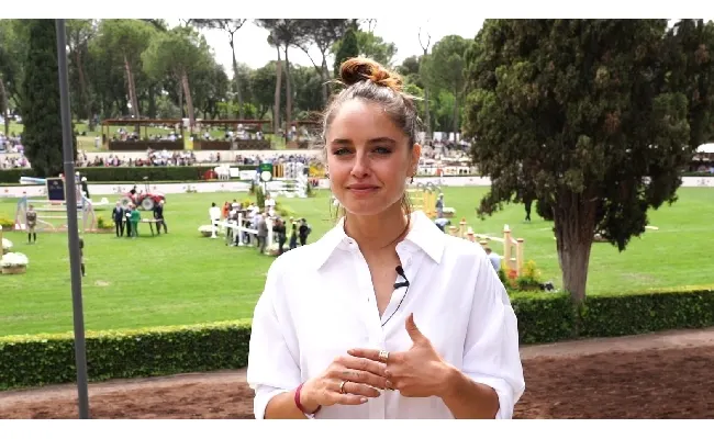 Piazza di Siena, Matilde Gioli e l'amore per i cavalli: “Con loro mi sento libera, sono la chiave della mia felicità”