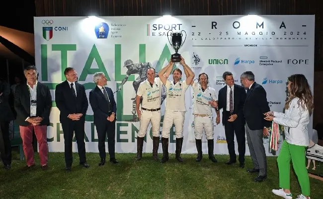Italia Polo Challenge, a Piazza di Siena è un trionfo. Galoppatoio sold-out, i ministri premiano Harpa HPE: “Grande occasione per promuovere la disciplina”