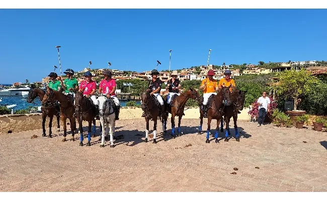 Italia Polo Challenge, lo show della sfilata a Porto Cervo e Arzachena. Domani sera si va in campo