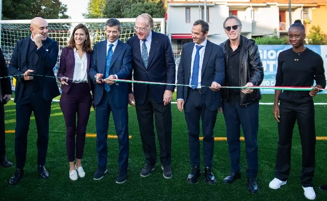 Fondazioni Milan, Snaitech e Costruiamo il Futuro realizzano il nuovo campo da calcio a Baggio in meno di 150 giorni
