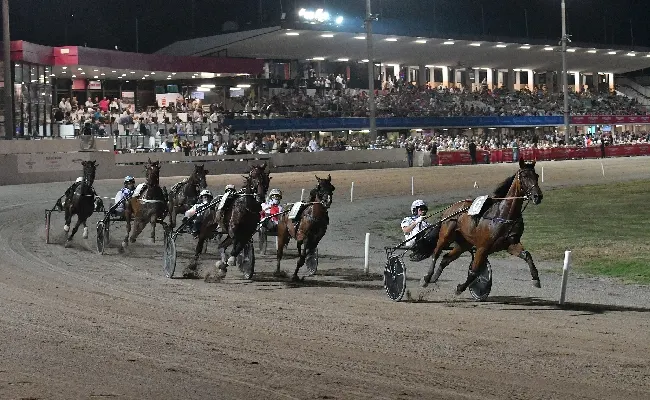 Ippica, sabato la penultima riunione della stagione di trotto all’Ippodromo Snai Sesana con sette corse e il ‘Sesana Baby Village’ per i bambini e le famiglie