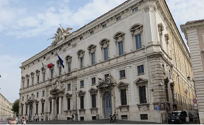 Decreto Balduzzi, divieto di totem e computer negli esercizi pubblici in Corte Costituzionale: ipotesi di irragionevolezza della normativa