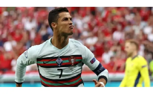 Calciomercato, Como scatenato: per i bookie prende quota il sogno Cristiano Ronaldo