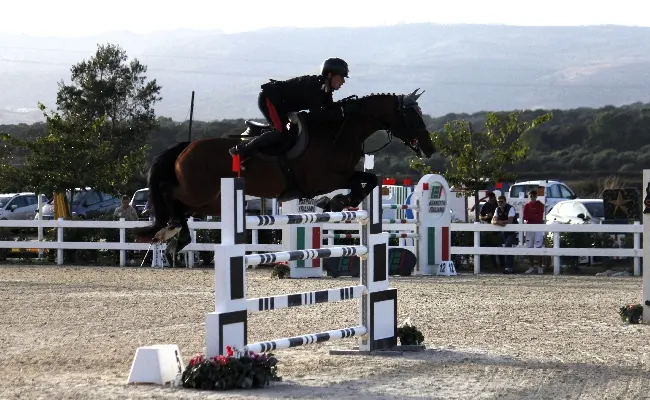 Equitazione d'alto livello a Tanca Regia col Sardegna Jumping Tour: Bicocchi, Kierhoff, Correddu e Chimirri tra gli ospiti