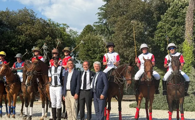 FIP Arena Polo European Championship, il fascino e l’eleganza della sfilata inaugurale incantano Villa Borghese