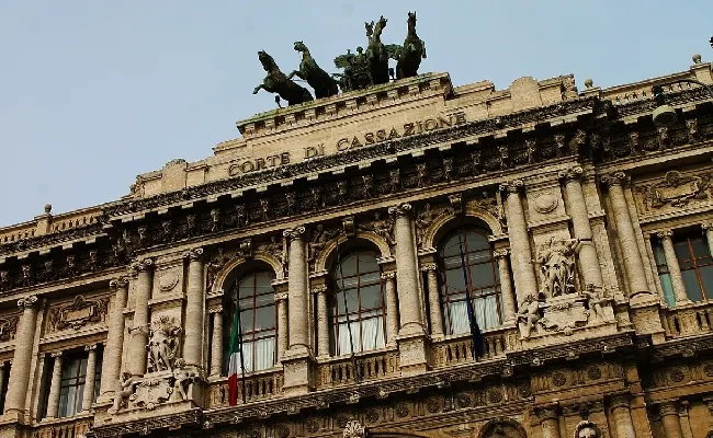 Circolo ricreativo a Prato, Cassazione conferma il sequestro dell’immobile e di oltre 125mila euro: “Presunta bisca clandestina”