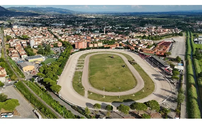 Ippica, Ippodromo Snai Sesana: sabato sera con pariglie e trotto montato