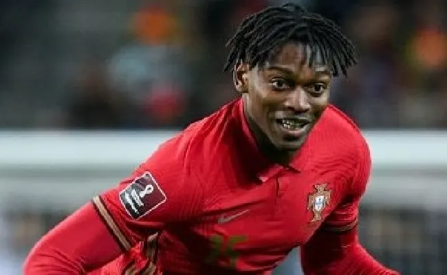 Calciomercato Milan: Galatasaray e Fenerbahce non affondano per Leao, in quota (a 2,00) si fa strada la permanenza in rossonero