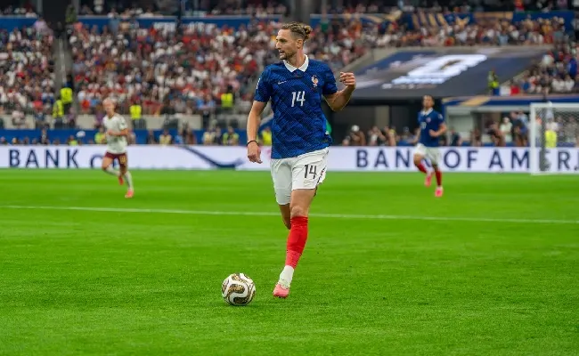 Milan, il rischio di mal di pancia per Rabiot e Maignan preoccupa i tifosi: dimezzata (a 5,00) la quota dell’addio del centrocampista