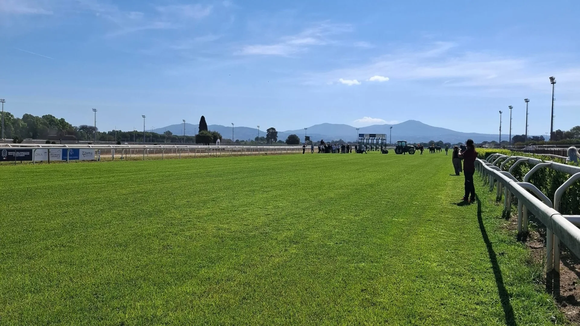 Ippica, Roma pronta a riabbracciare Capannelle: stasera ripartono le corse nel più antico ippodromo d’Italia