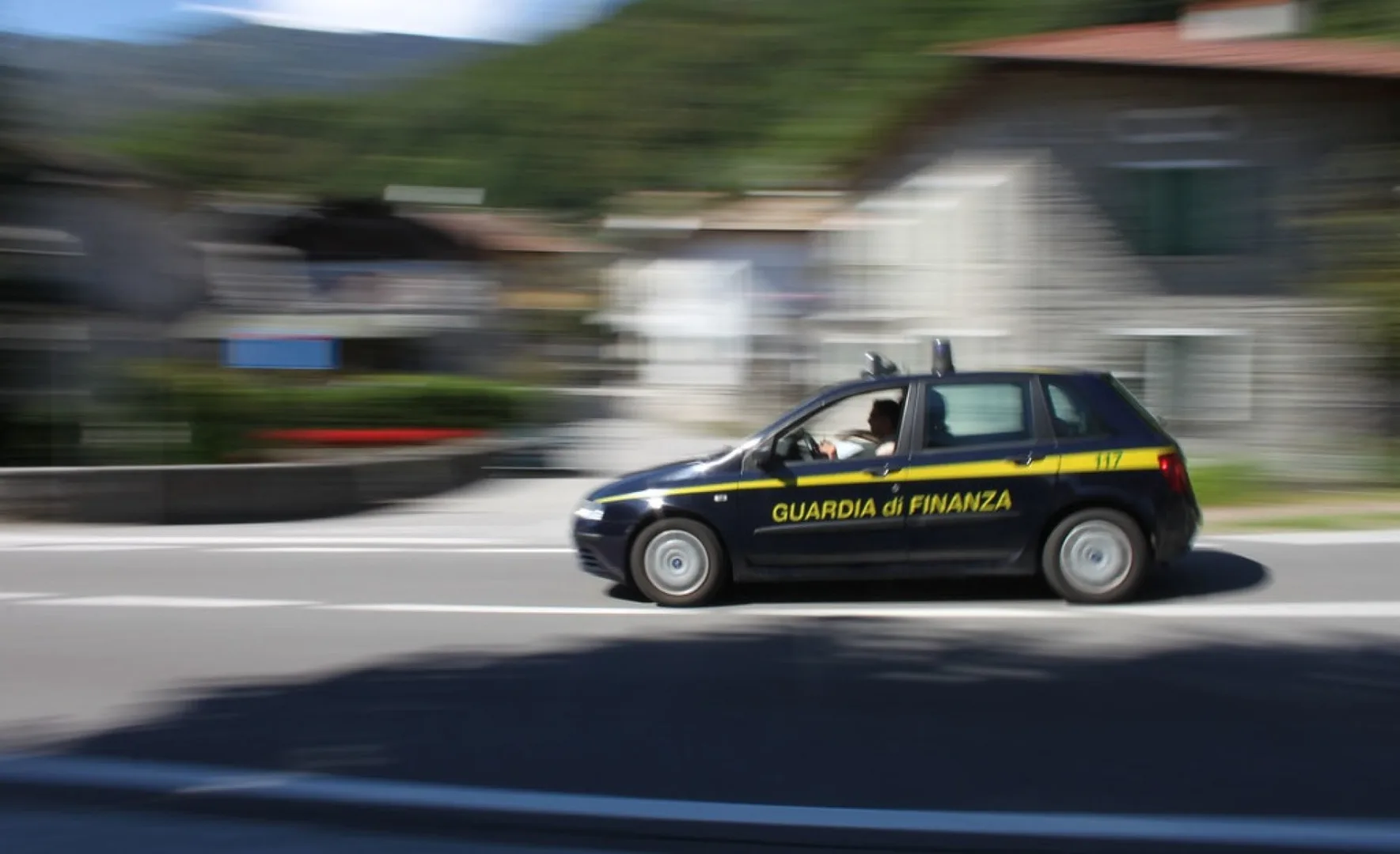 Gdf, operazione “Leggenda svelata” a Torino: producevano schede per Awp con marchi contraffatti e contenuti lesivi del diritto d’autore, sequestri per 9,5 milioni di euro